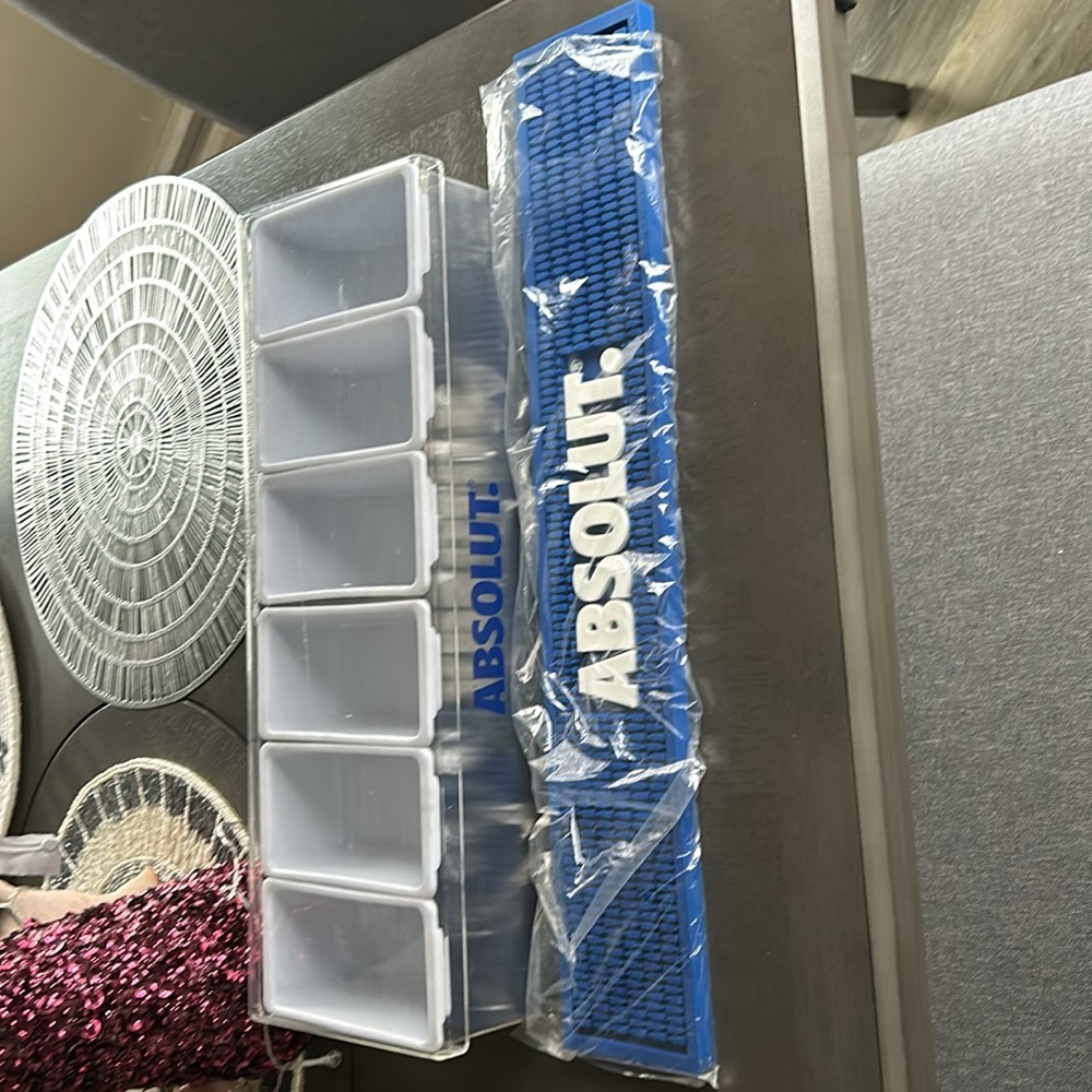 Absolut. Bar set {tray and mat} never used